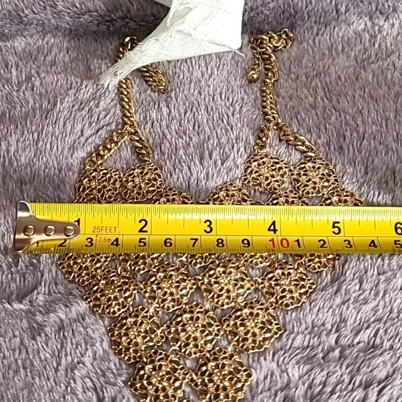 Gold tone vintage necklace. 16 inches - Picture 5 of 5
